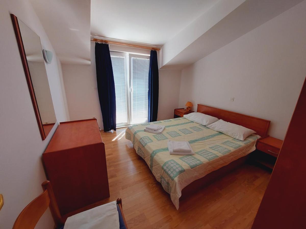 Apartment house Helena Primošten Buitenkant foto