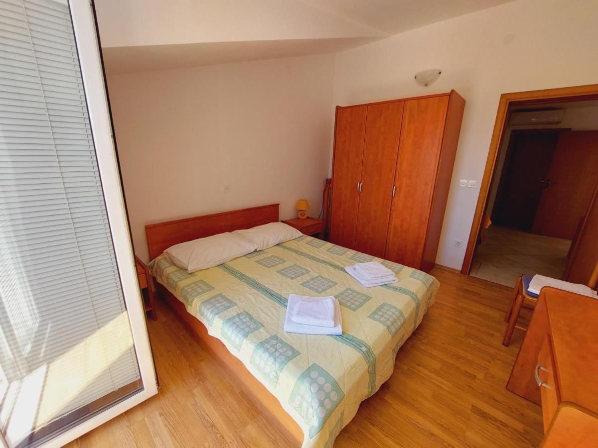 Apartment house Helena Primošten Buitenkant foto